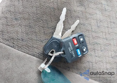 1998 Ford Escort Se z USA, uszkodzony, nr VIN 1FAFP15P6WW187113